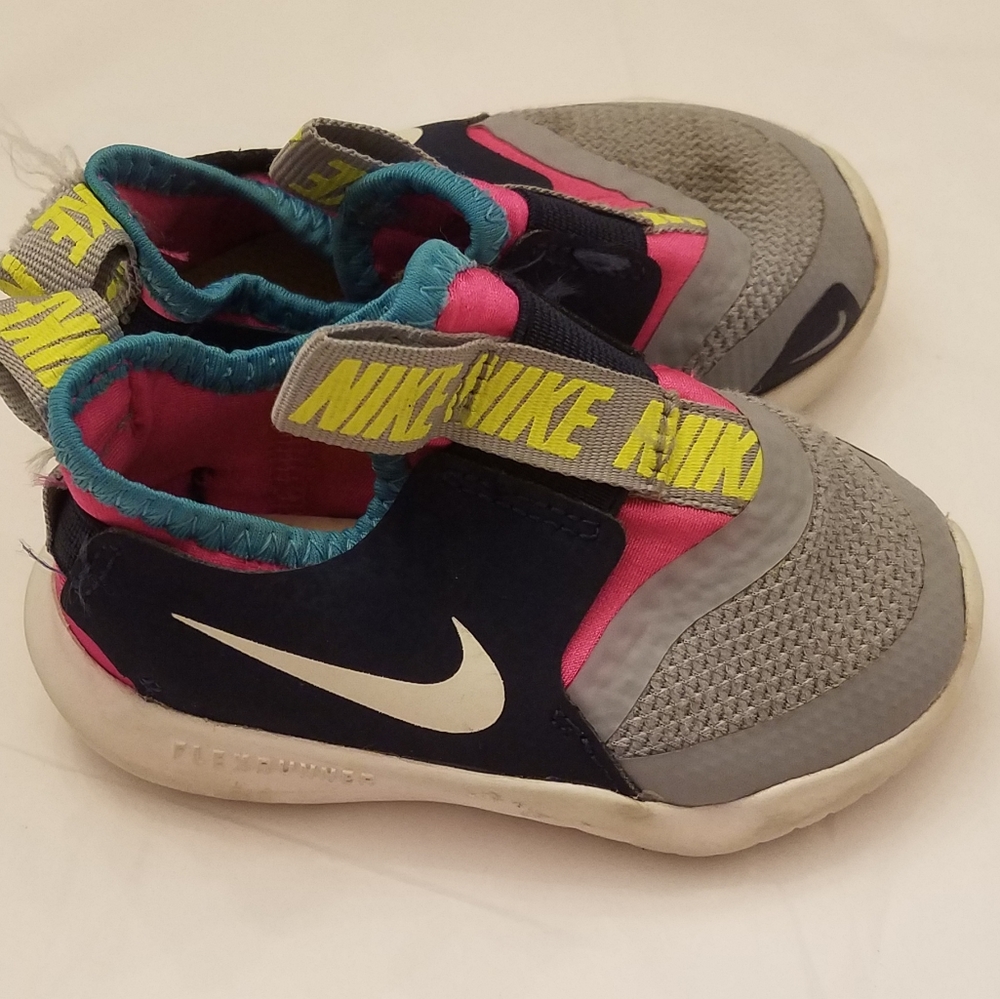 🏷Nike Flex Run Sneakers